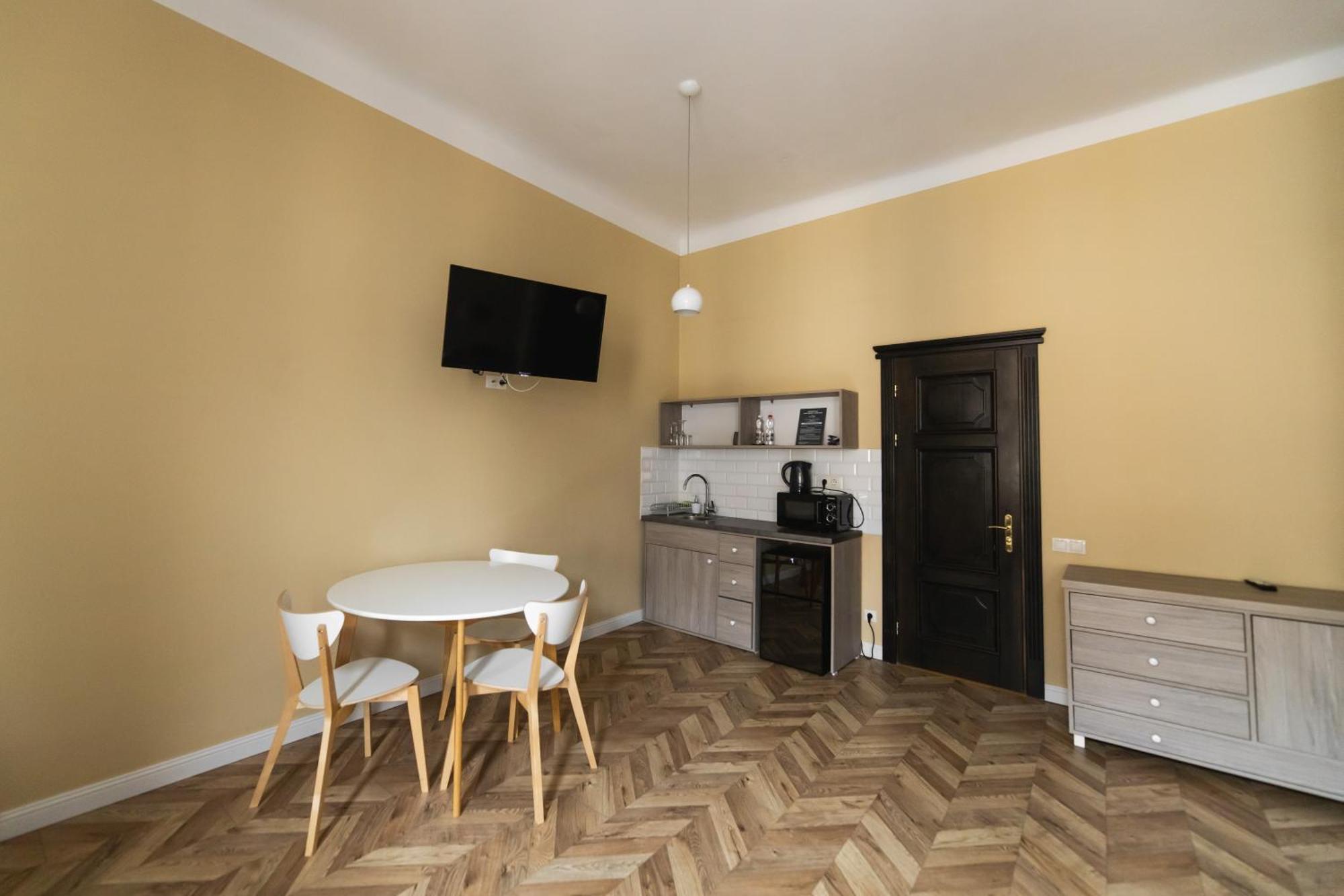 Apartments Justlvivit At The Rynok Square Экстерьер фото