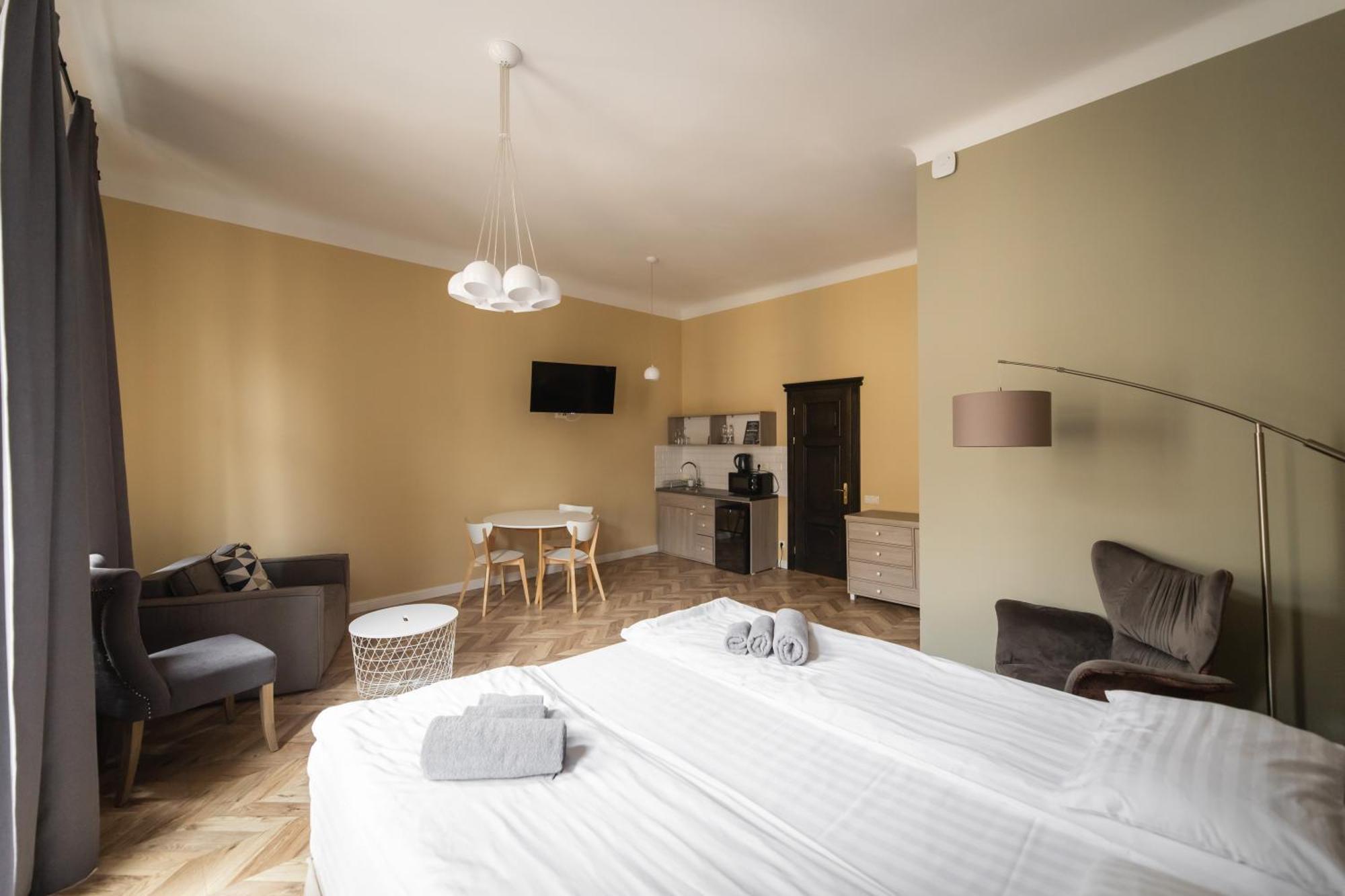 Apartments Justlvivit At The Rynok Square Экстерьер фото